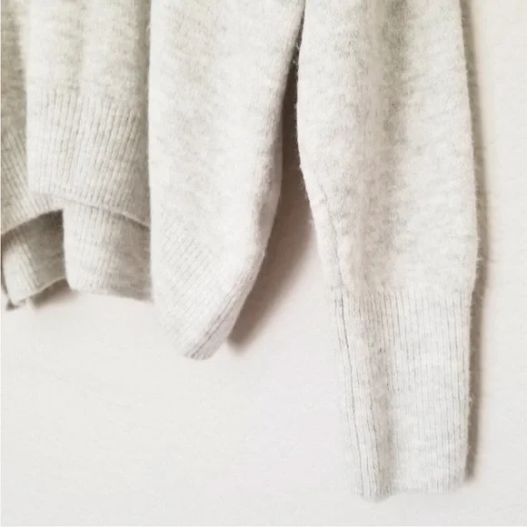 CeCe Believe Script
Graphic Long-Sleeve Cozy Pullover Sweater M Light
Grey $69 - Picture 12 of 14